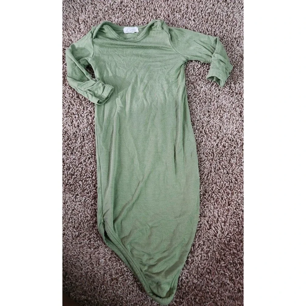 Angel dear bamboo gown size 0-3M- green